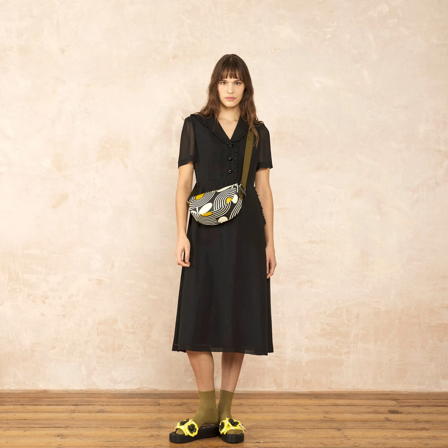 Mini Rounder Crossbody - Giant Striped Tulip Noir 2 Mini Rounder Crossbody - Giant Striped Tulip Noir - Image 2